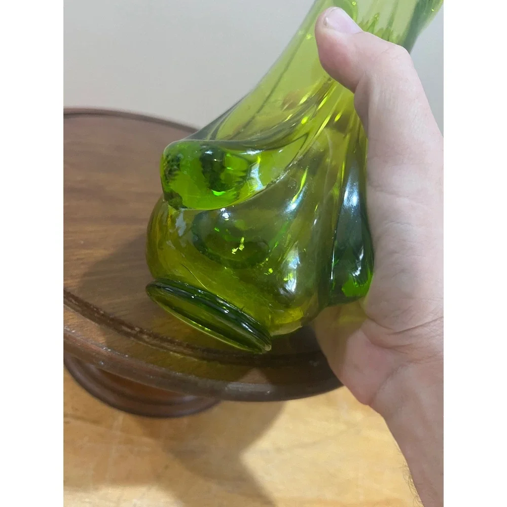 Vtg Viking Glass Avocado Green Swung Vase Mid Century Modern 9.5 Inch MCM Art
